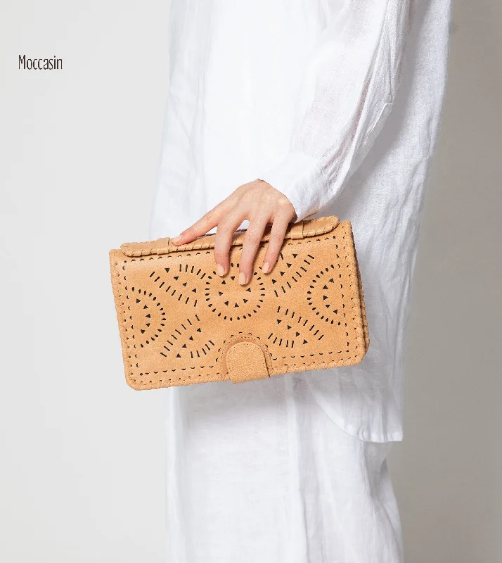 Perfect fashion pieces for the busy woman   Mexicana Clutch