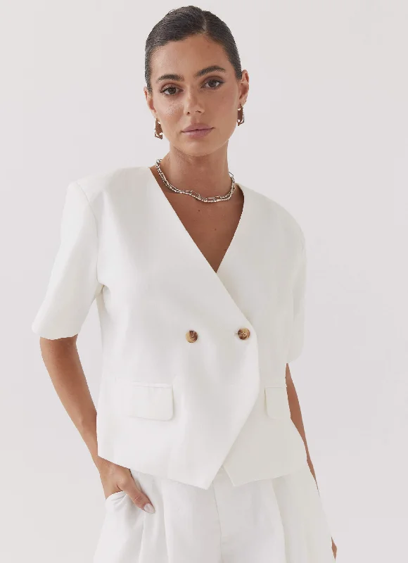 Classic pieces for a timeless wardrobe   Hacienda Linen Short Sleeve Blazer - White